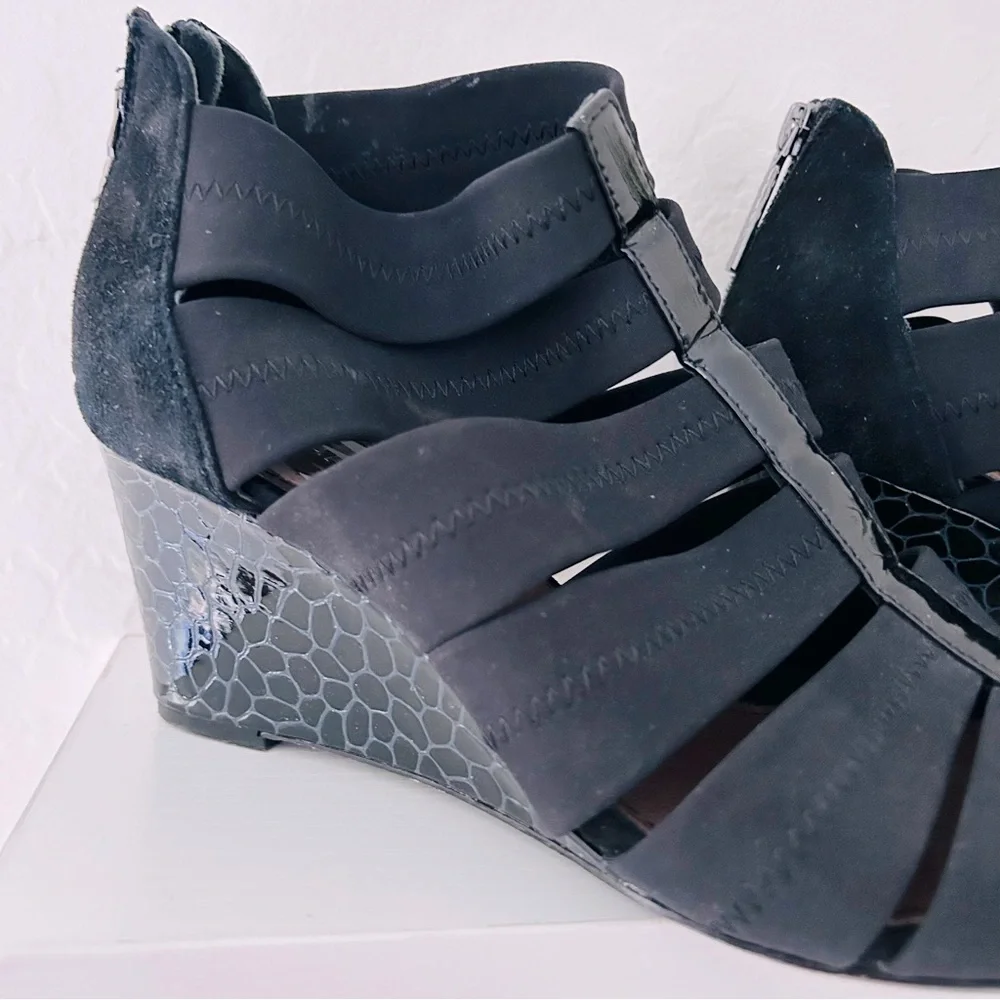 Donald J‎ Pliner Women’s Wedges Black Size 9.5
